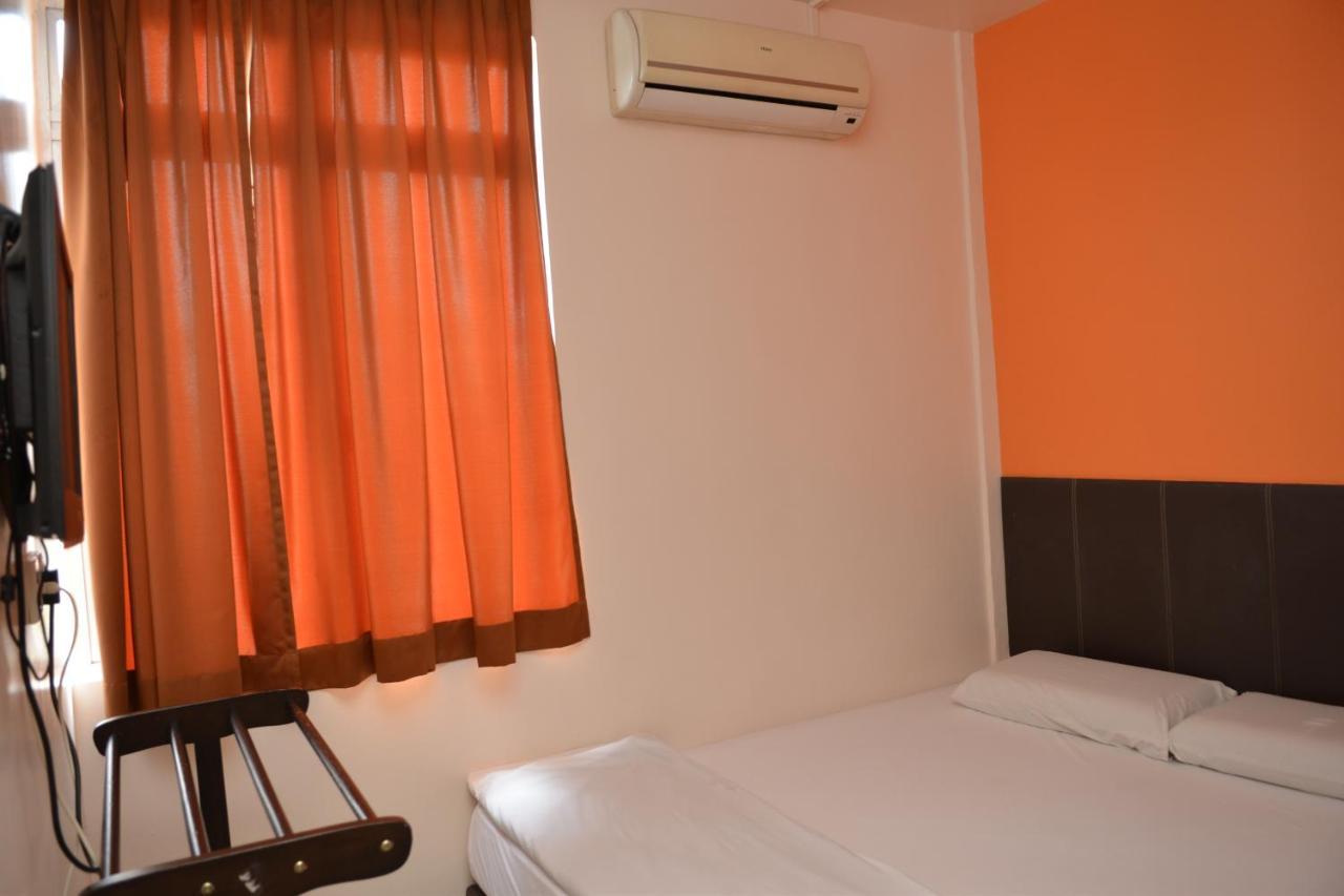 Gf Wonderful Hotel Pontian Kecil Exterior photo