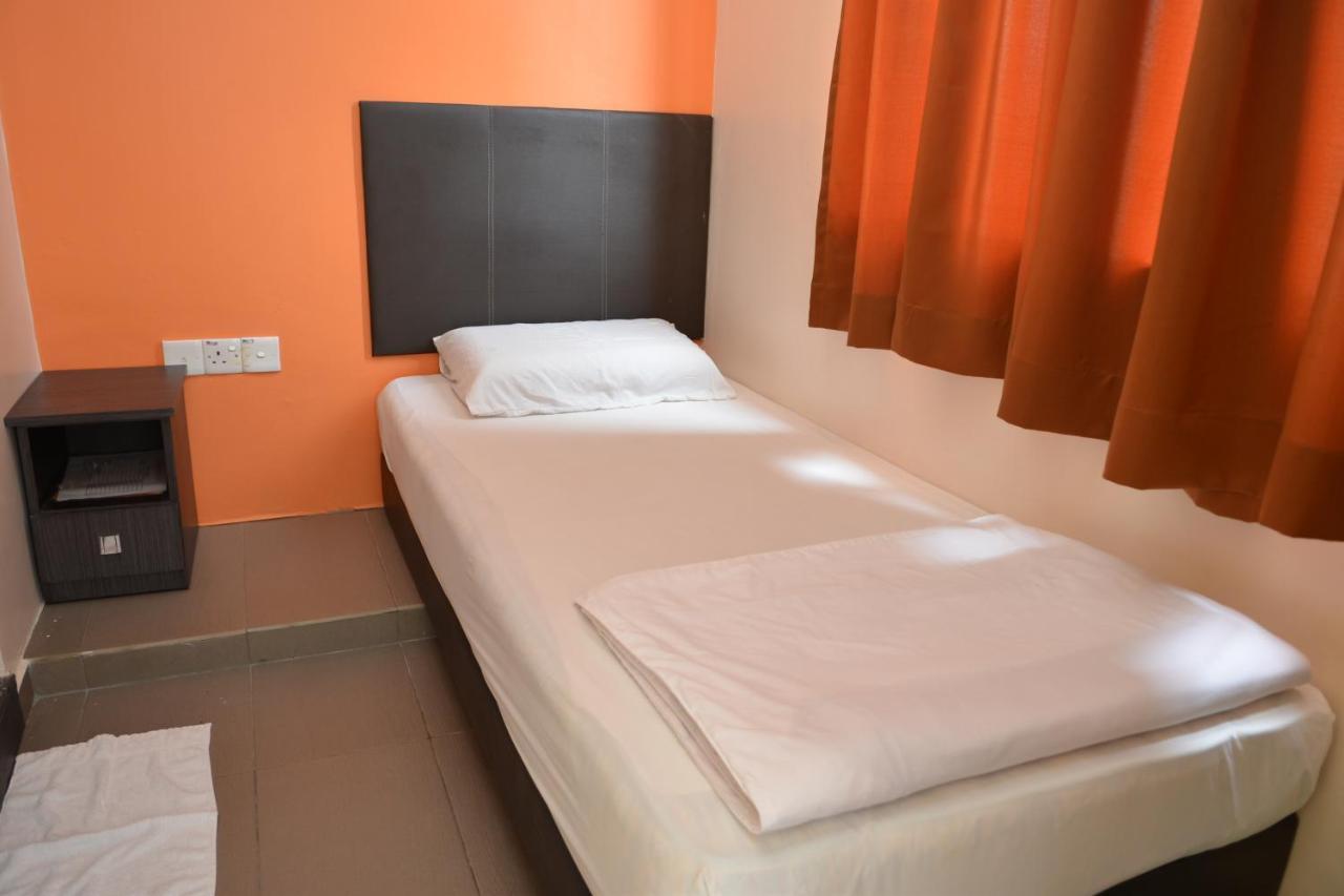 Gf Wonderful Hotel Pontian Kecil Exterior photo